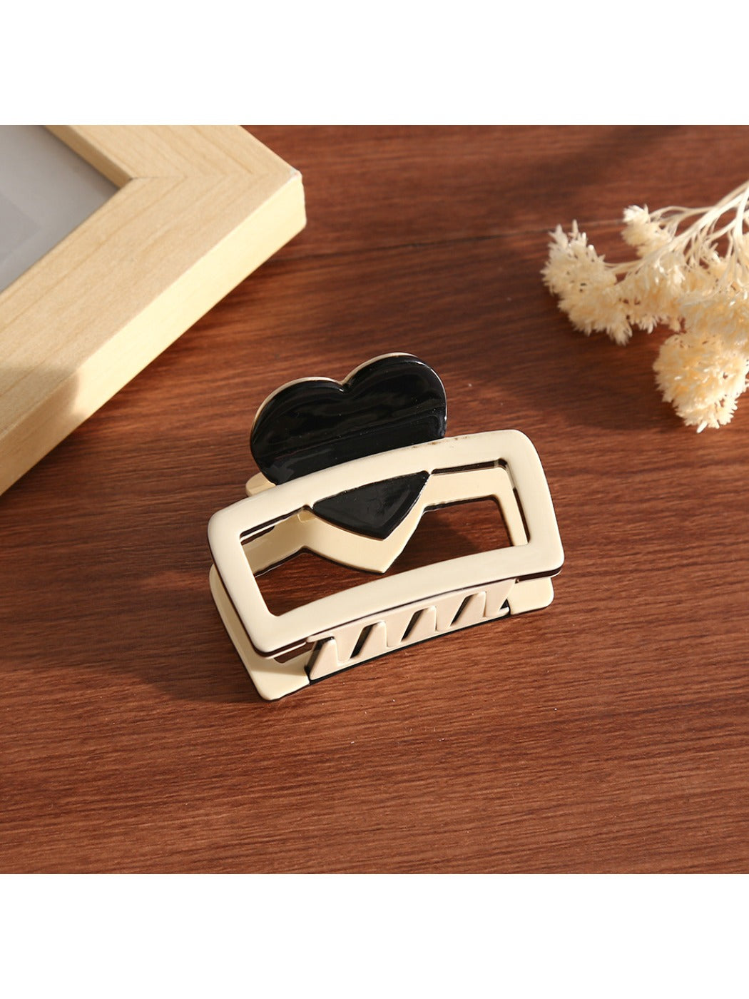 Beau - Heart Cutout Square Hair Claw Clip