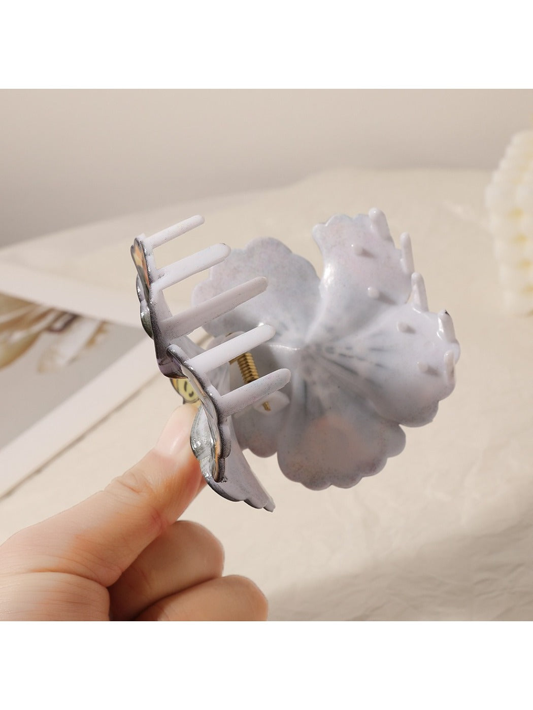 Beau - Stylish Flower Shaped Hair Clip