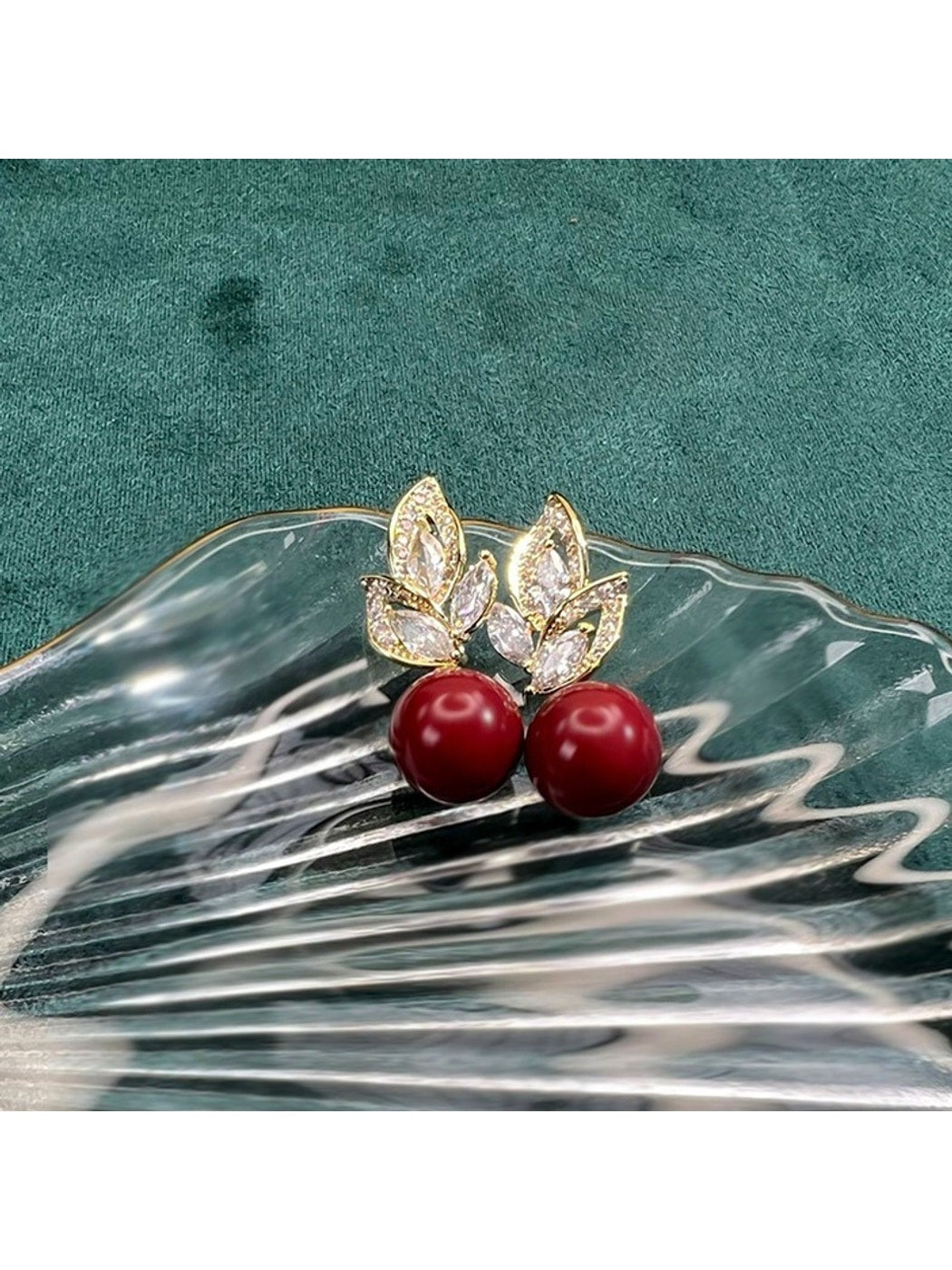 Earedge - Floral Leaf Design Decorative Stud Earrings