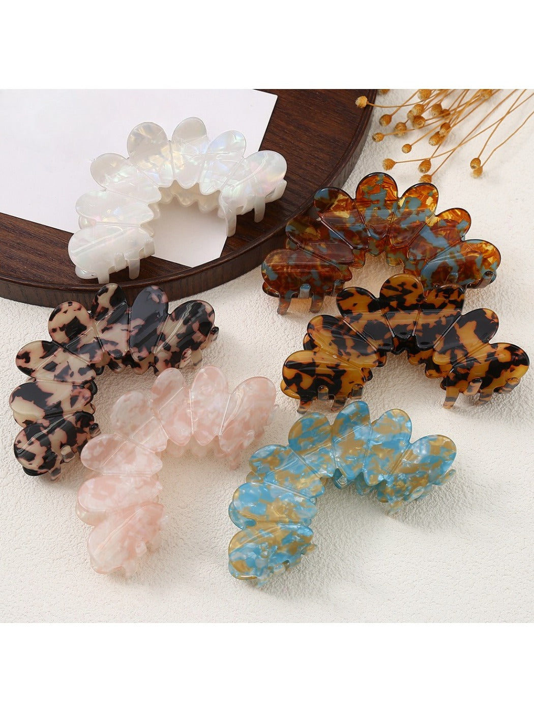 Beau - Retro Petal Shaped Hair Claw Clip