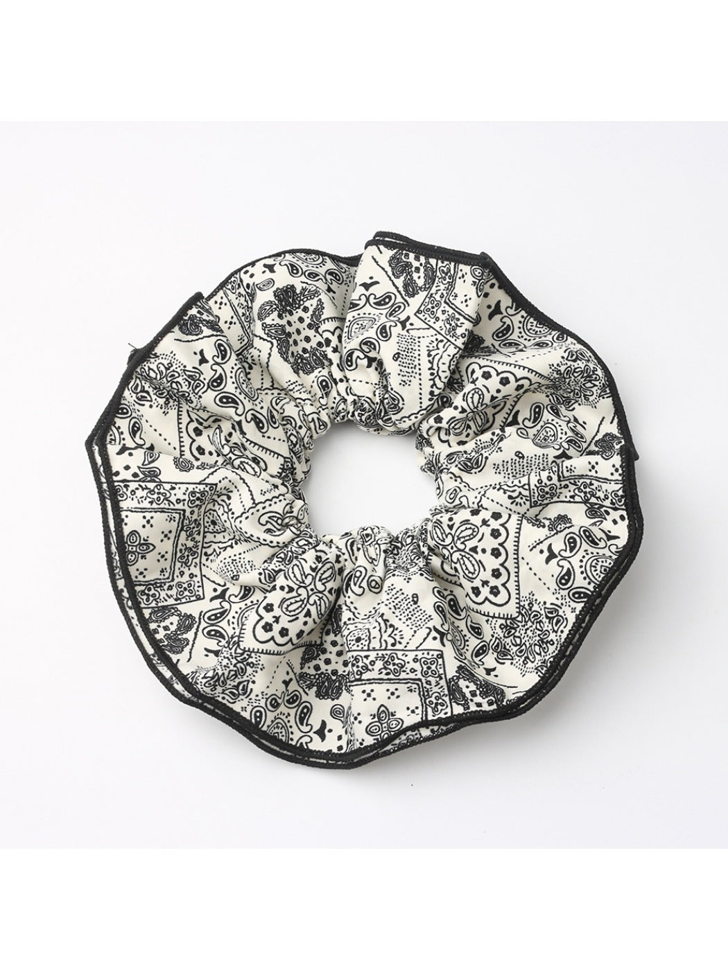 Gifty - Elegant Hair Scrunchie with Vintage Print