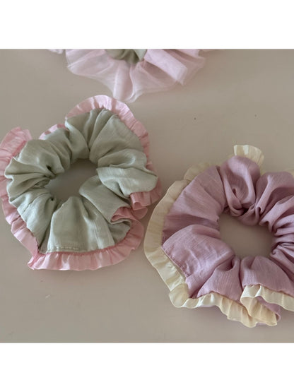 Gifty - Graceful Ruffled Edge Design Scrunchie