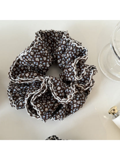 Gifty - Vintage Small Floral Ruffled Scrunchie
