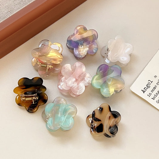 Beau - Glossy Chic Petal Shape Claw Clip