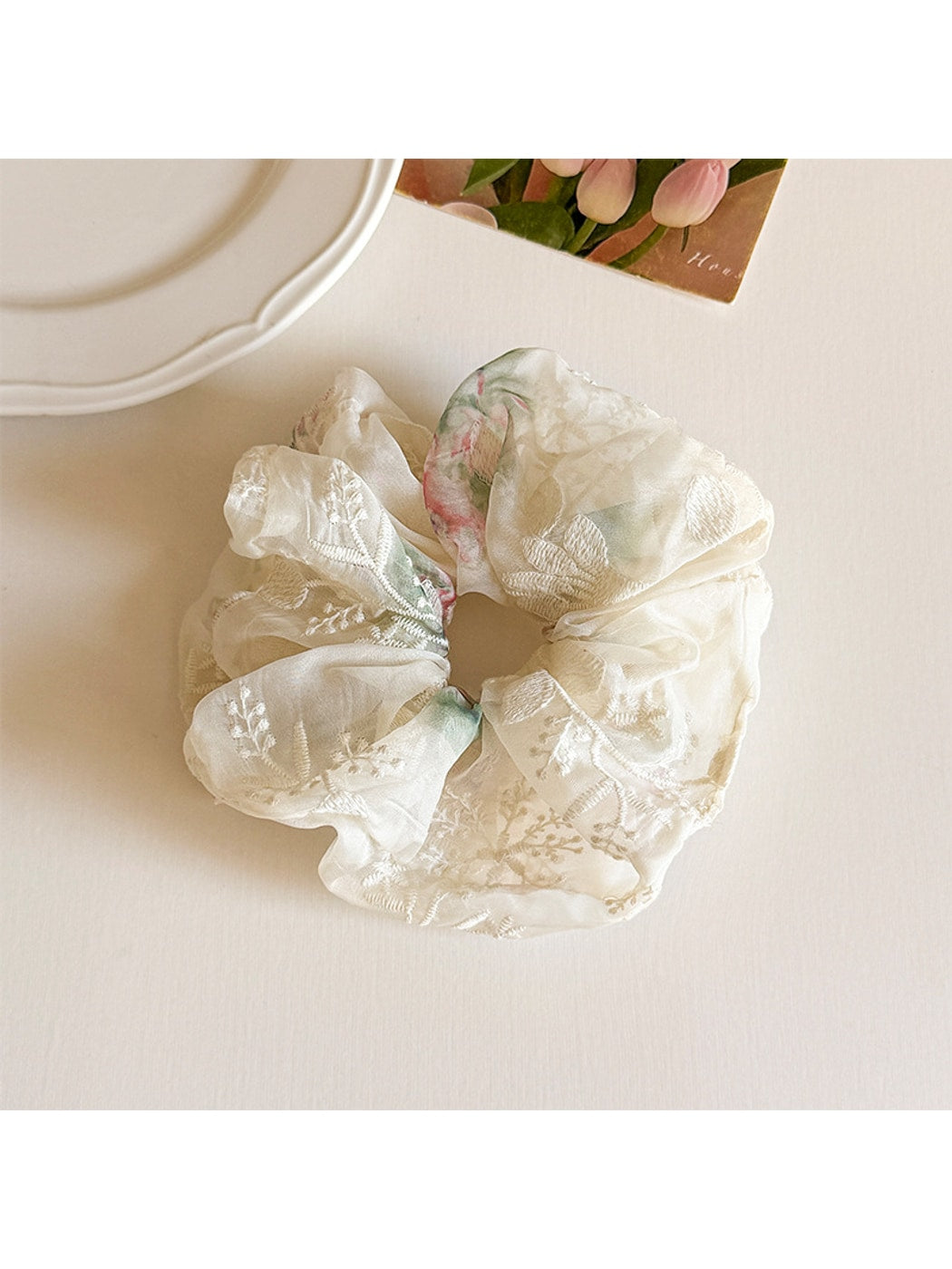 Gifty - Floral Embroidered Lace Detail Fabric Scrunchie