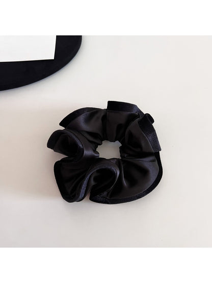 Gifty - Elegant Satin Velvet Edge Scrunchie