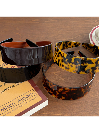 Gifty headband displayed on a white background showing full shape and design