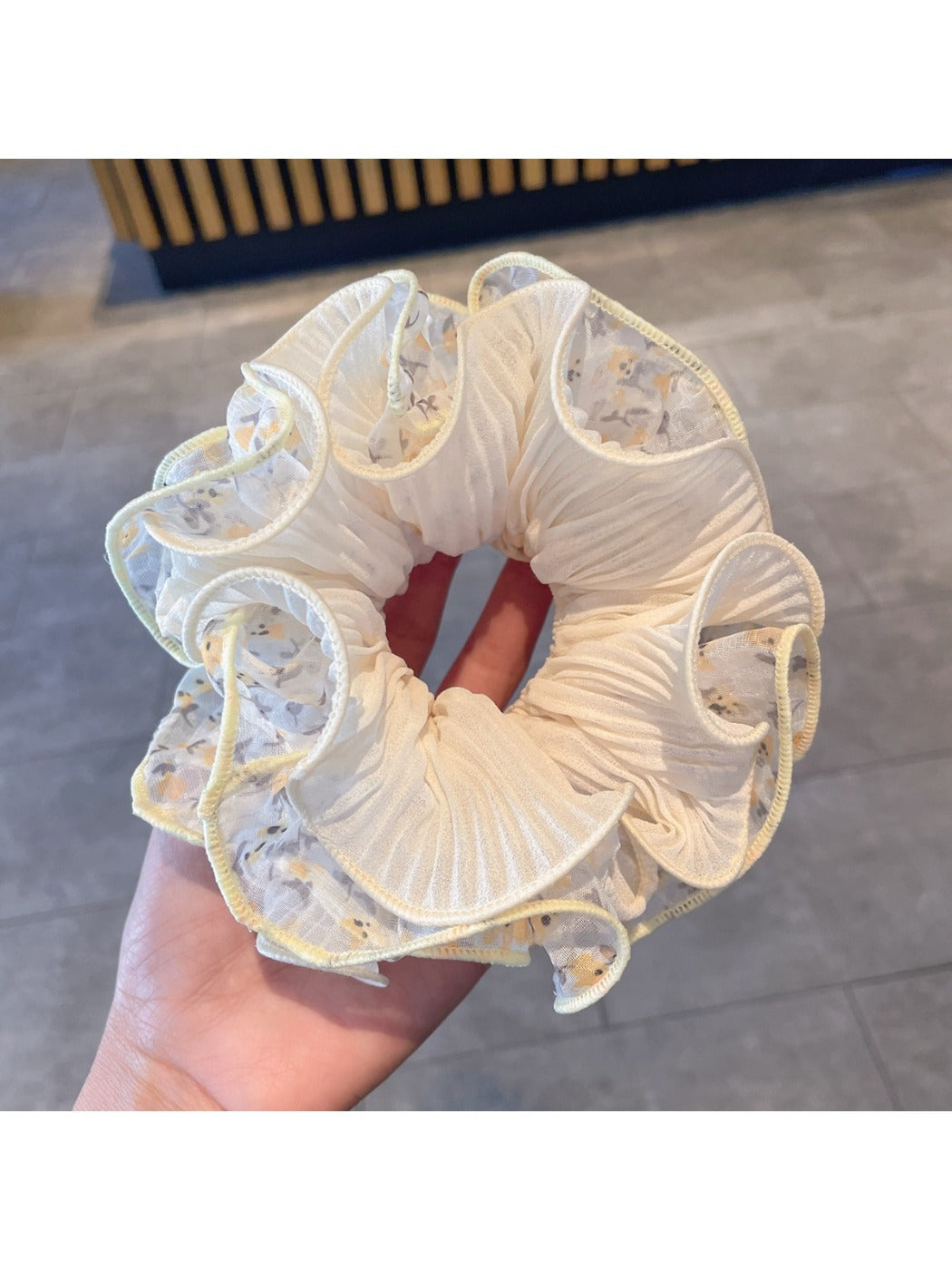 Gifty - Gentle Floral Voluminous Scrunchie