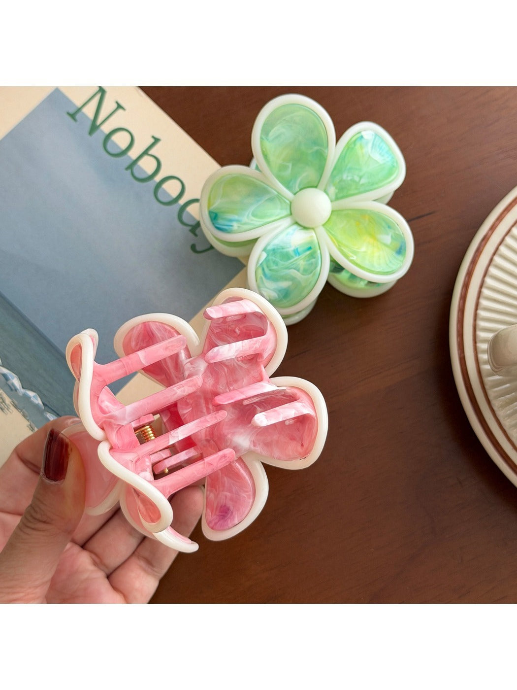 Beau - Five Petal Floral Plastic Hair Claw Clip
