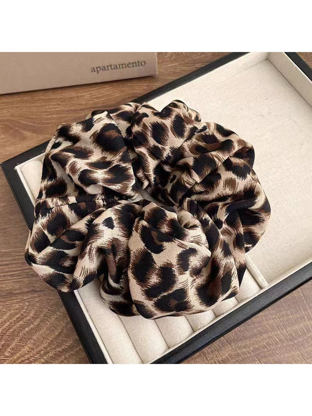Gifty - Leopard Print Scrunchie Hair Tie