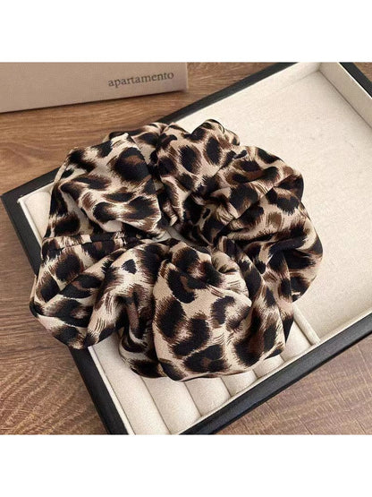 Gifty - Leopard Print Scrunchie Hair Tie