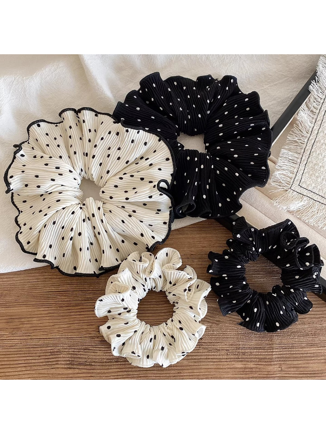 Gifty - Pleated Polka Dot High Stretch Scrunchie