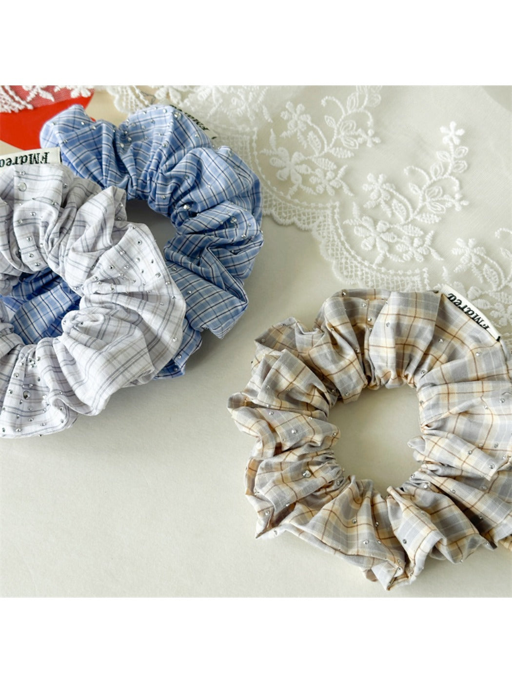 Gifty - Chic Plaid Scrunchie Hair Tie