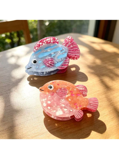 Beau claw clip in pastel pink with sea animal shape on white background