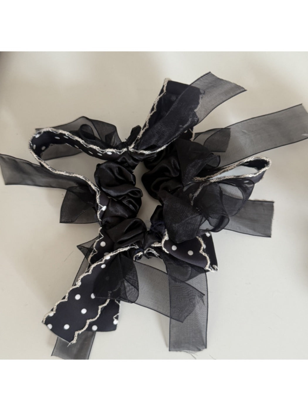 Gifty - Chic Polka Dot Bow Scrunchie