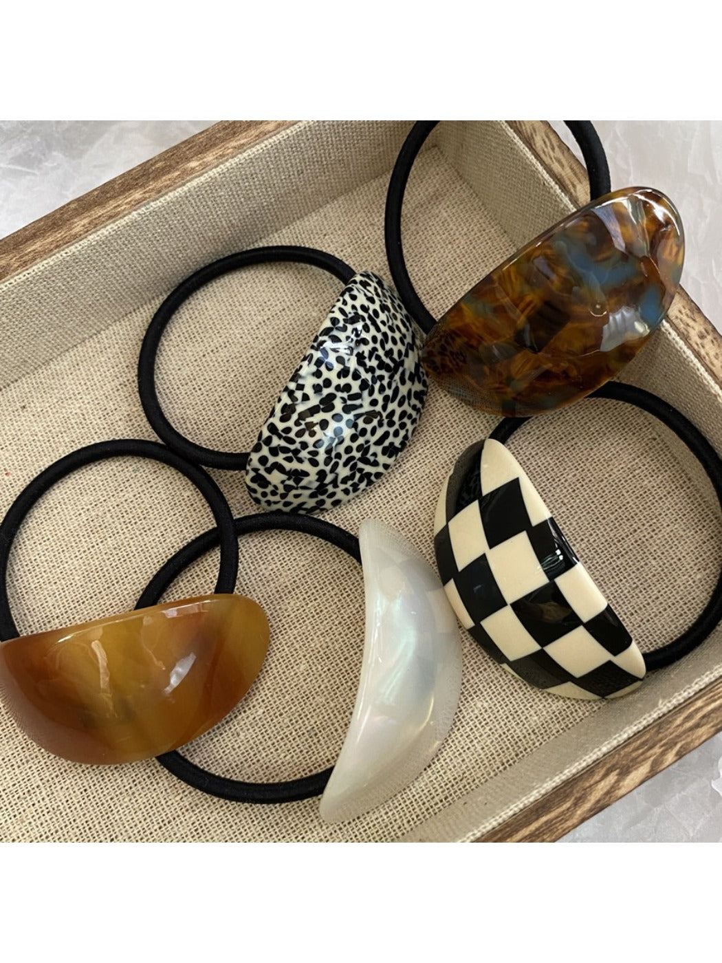 Gifty - Minimalist Oval Hair Tie