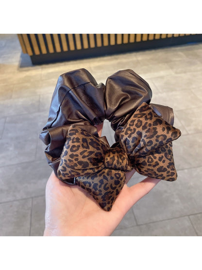 Gifty - Chic Leopard Print Scrunchie