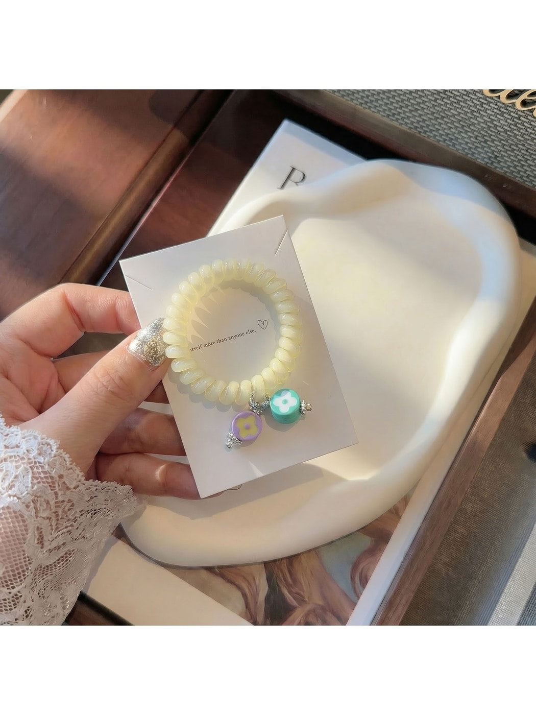 Gifty - Plastic Flower Bead Spiral Hair Tie