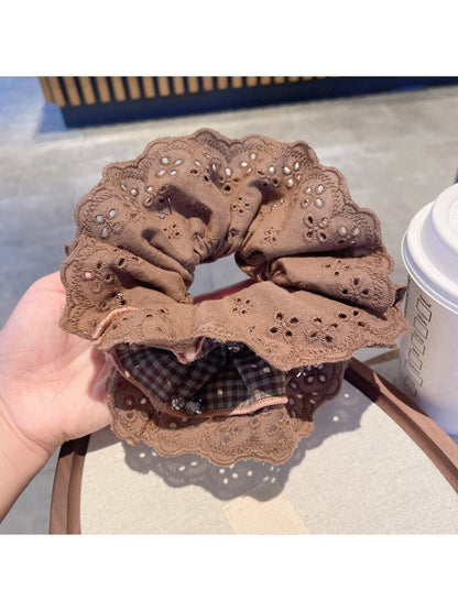 Gifty - Fashion Forward Lace Plaid Scrunchie