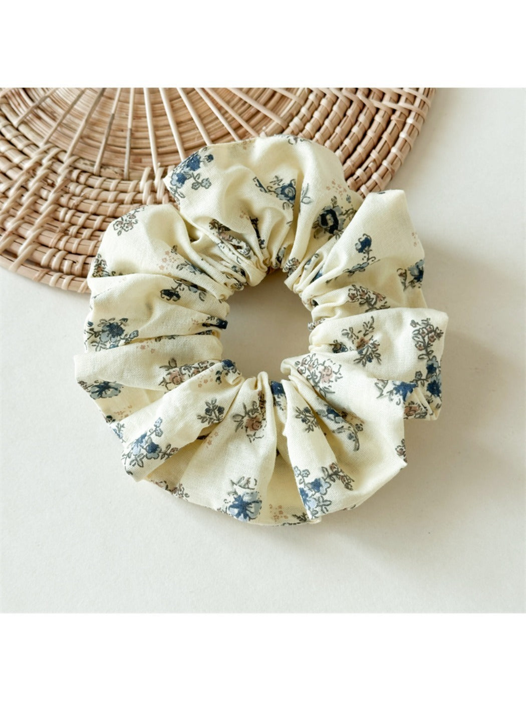 Gifty - Sweet Floral Print Scrunchie