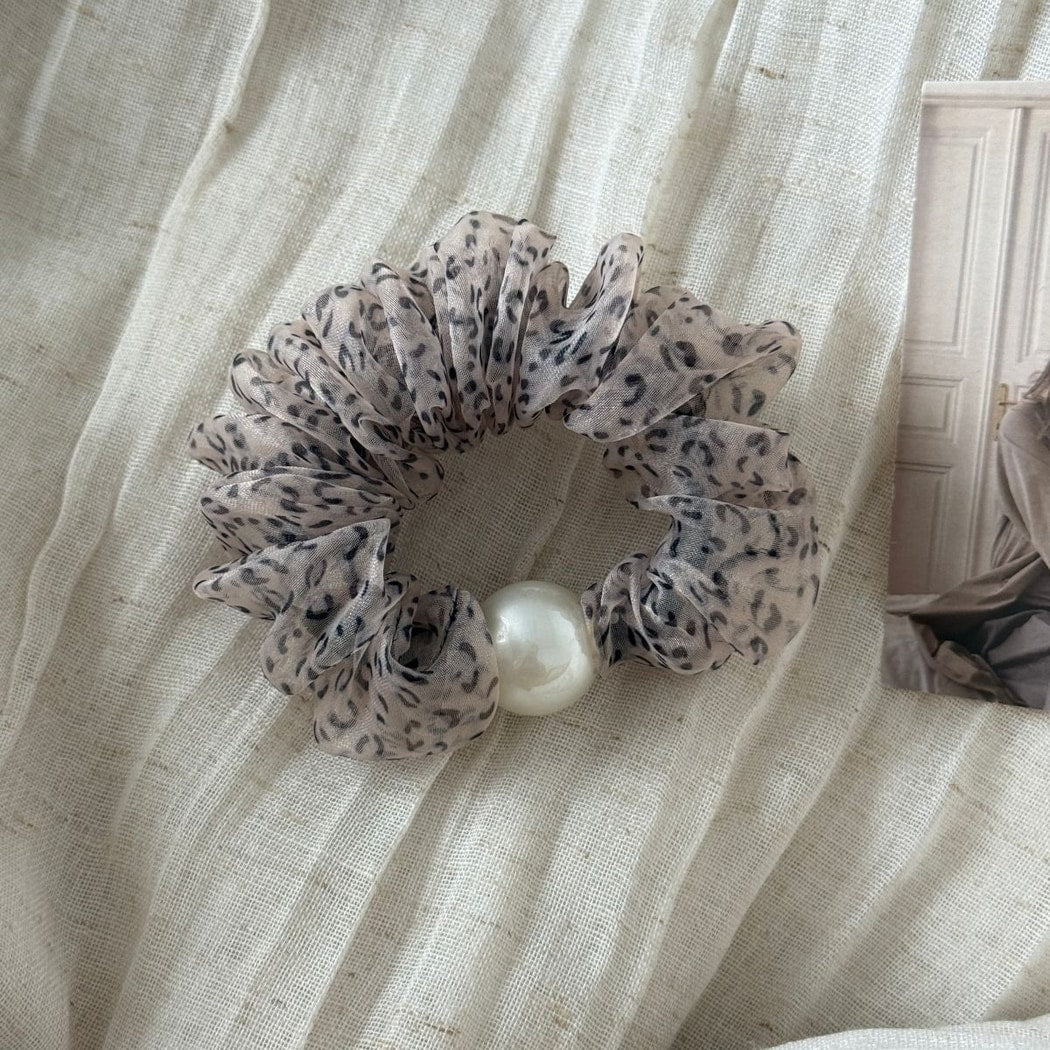 Gifty - Ruffled Leopard Print Sheer Scrunchie