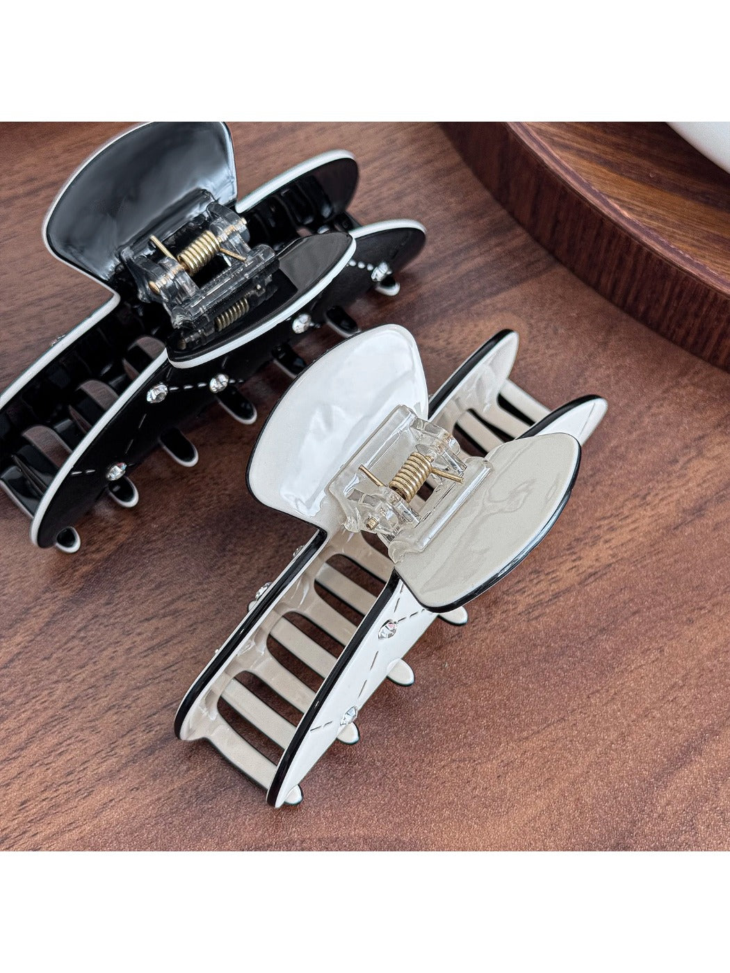 Beau - Fashionable Dotted Line Hair Claw Clip