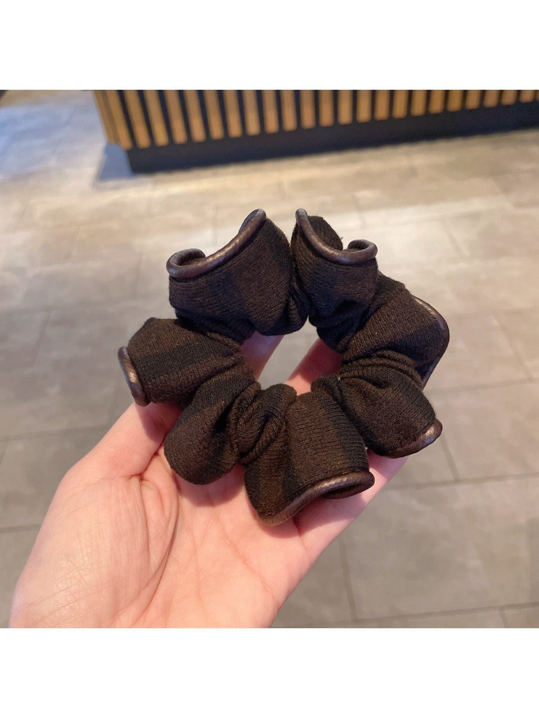 Gifty - Minimalist Fall Winter Scrunchie