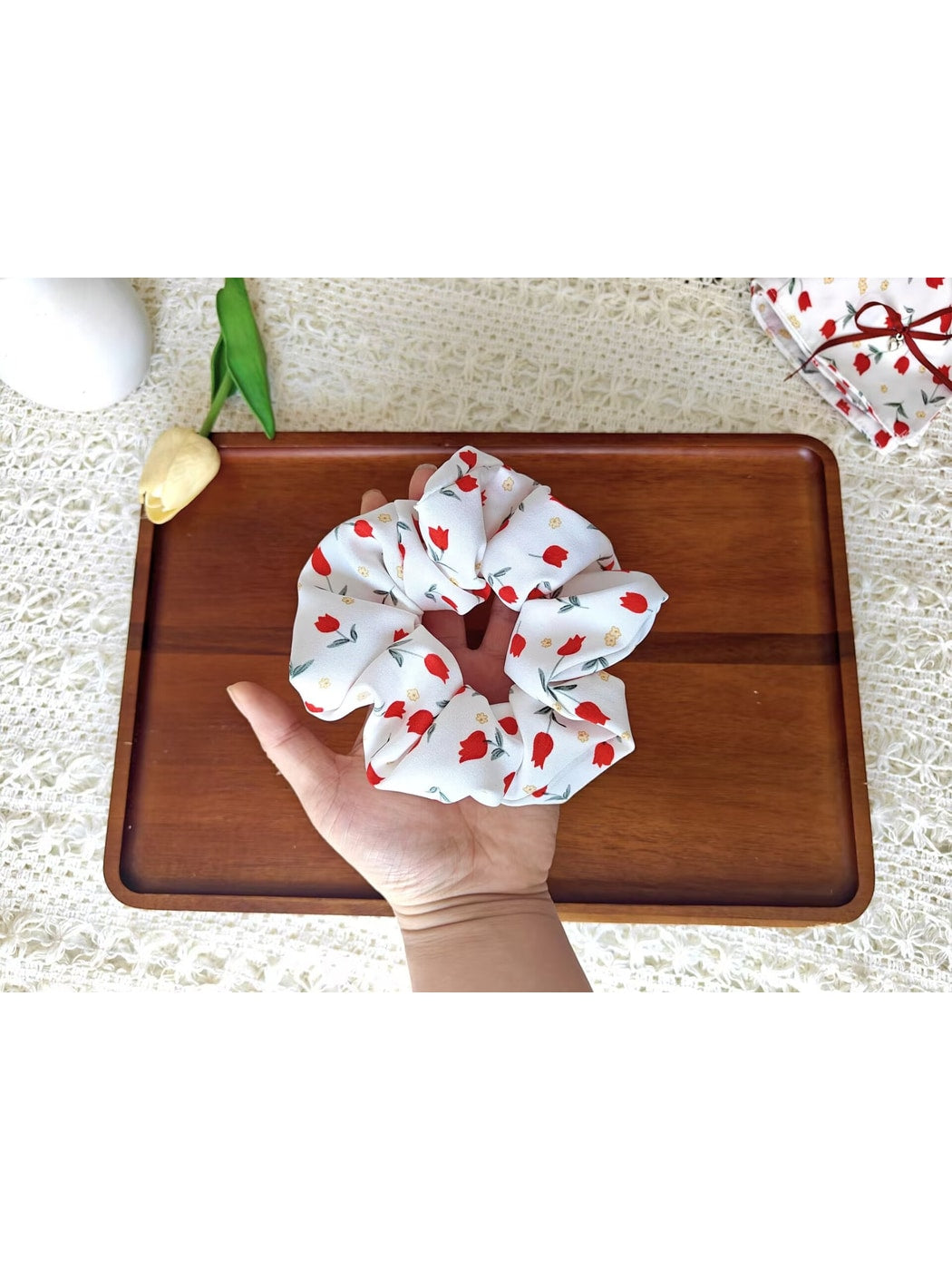 Gifty - Tulip Print Floral Polyester Scrunchie