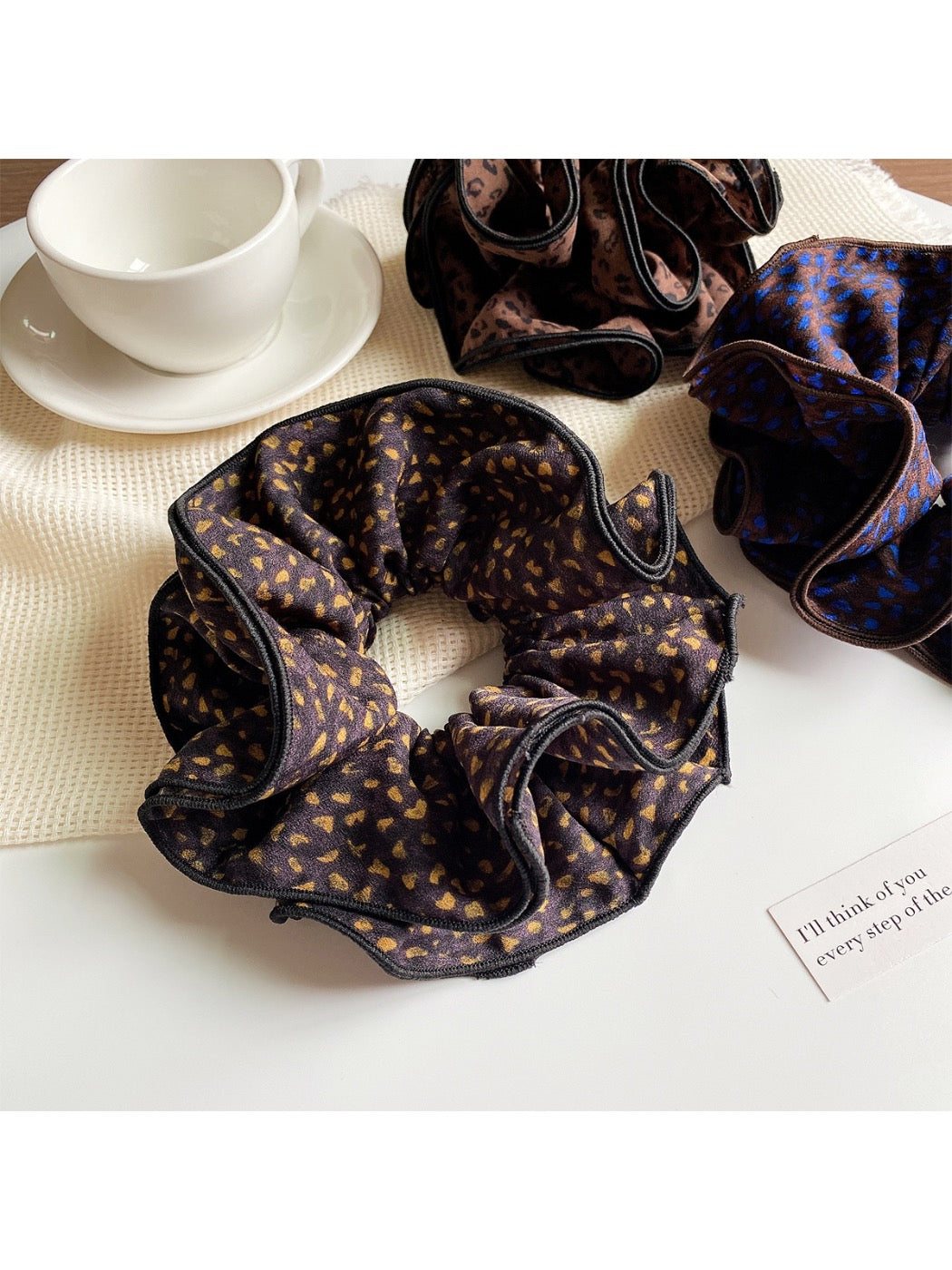 Gifty - Graceful Leopard Print Hair Scrunchies