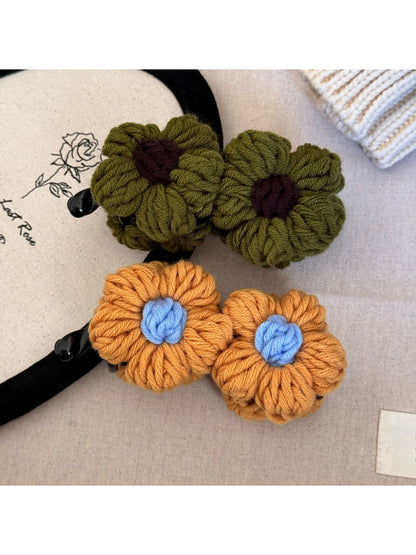 Beau - Knitted Flower Shaped Banana Hair Clip