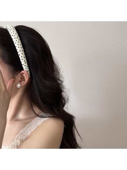 Gifty - Ruffled Polka Dot Fabric Scrunchie Hair Tie