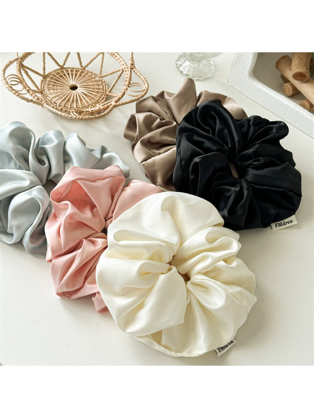 Gifty - Elegant Satin Hair Scrunchie