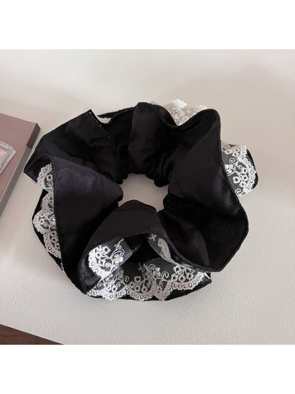 Gifty - Vintage Lace Trim Scrunchie
