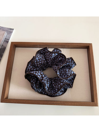 Gifty - Vintage Floral Ruffle Hair Scrunchie