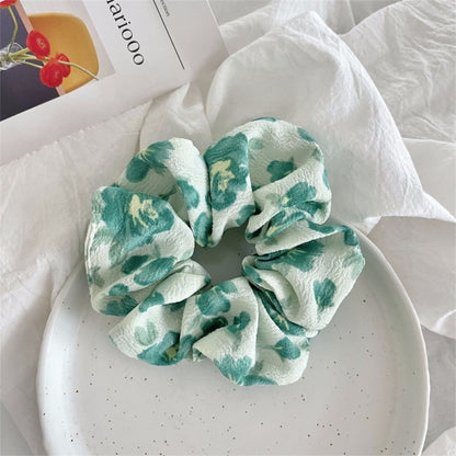 Gifty - Summer Floral Pattern Scrunchie