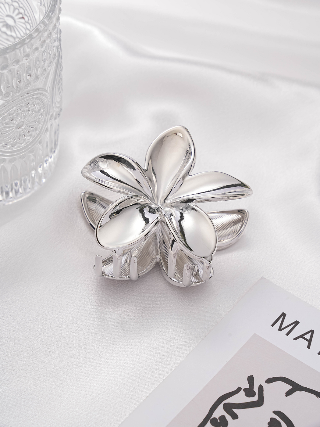 Beau - Sweet Flower Accent Zinc Alloy Hair Clip