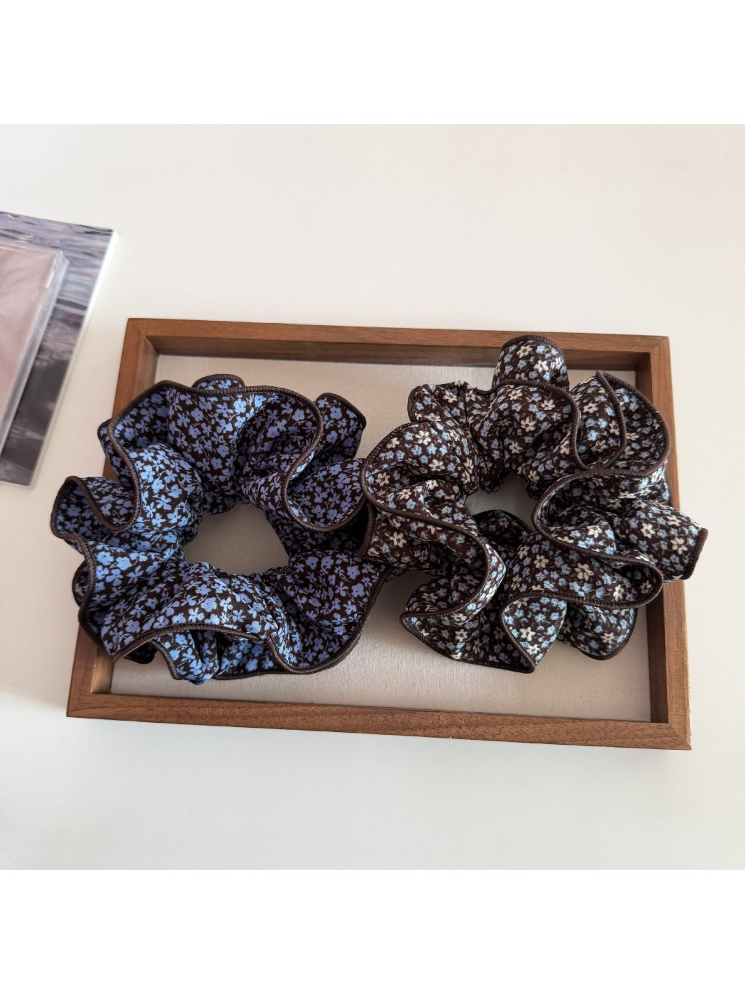 Gifty - Vintage Floral Ruffle Hair Scrunchie