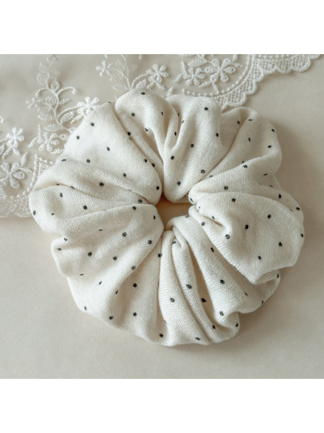 Gifty - Sweet Polka Dot Hair Tie