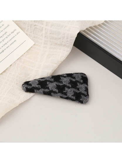 Beau - Geometric Oval Houndstooth Hair Clip