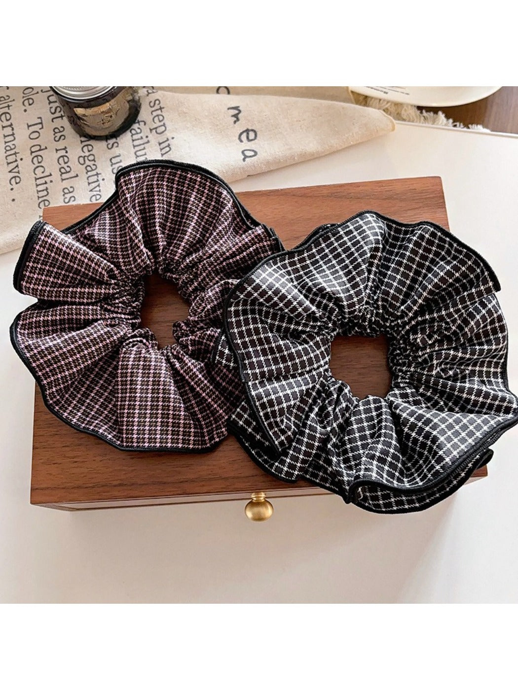 Gifty - Grace Plaid Scrunchie Hair Tie