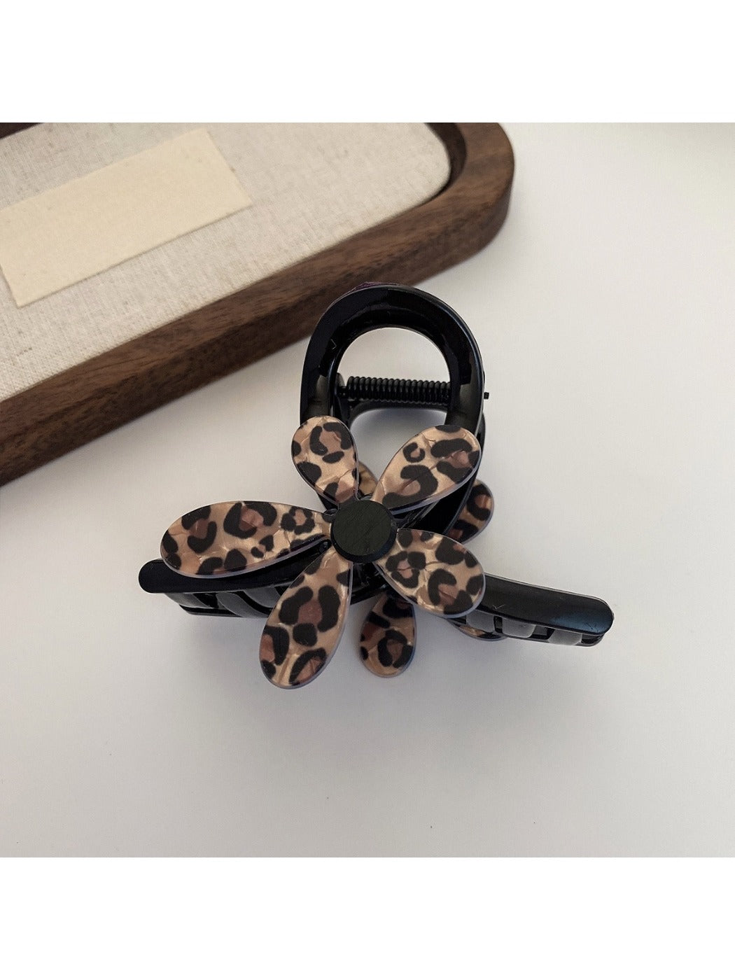 Beau - Vintage Leopard Print Flower Shaped Claw Clip