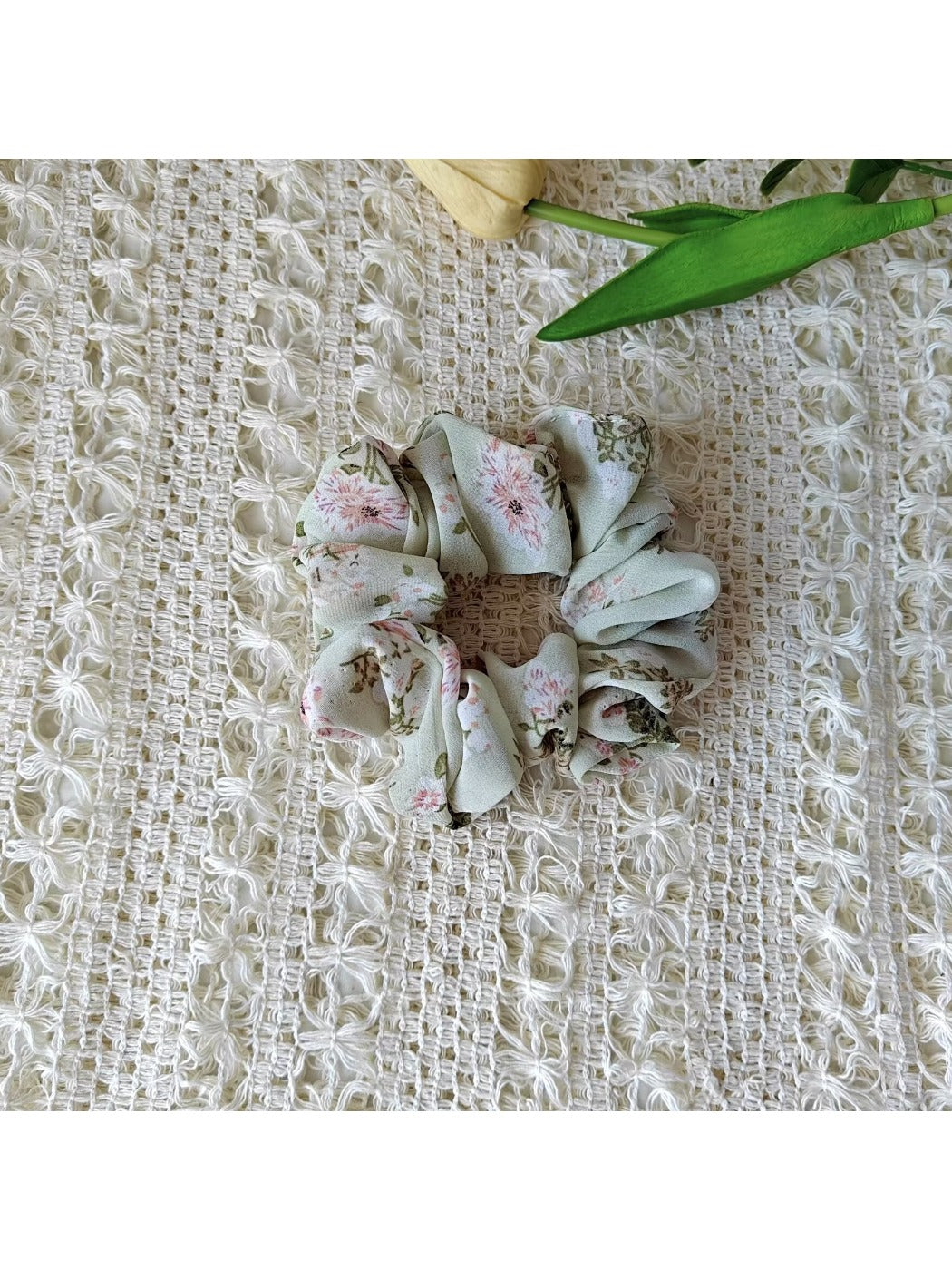 Gifty - Sweet Floral Print Mesh Scrunchie
