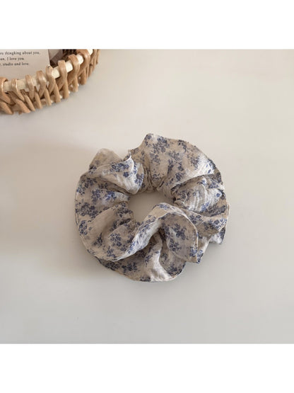 Gifty scrunchie displayed on a white background showing full circular shape