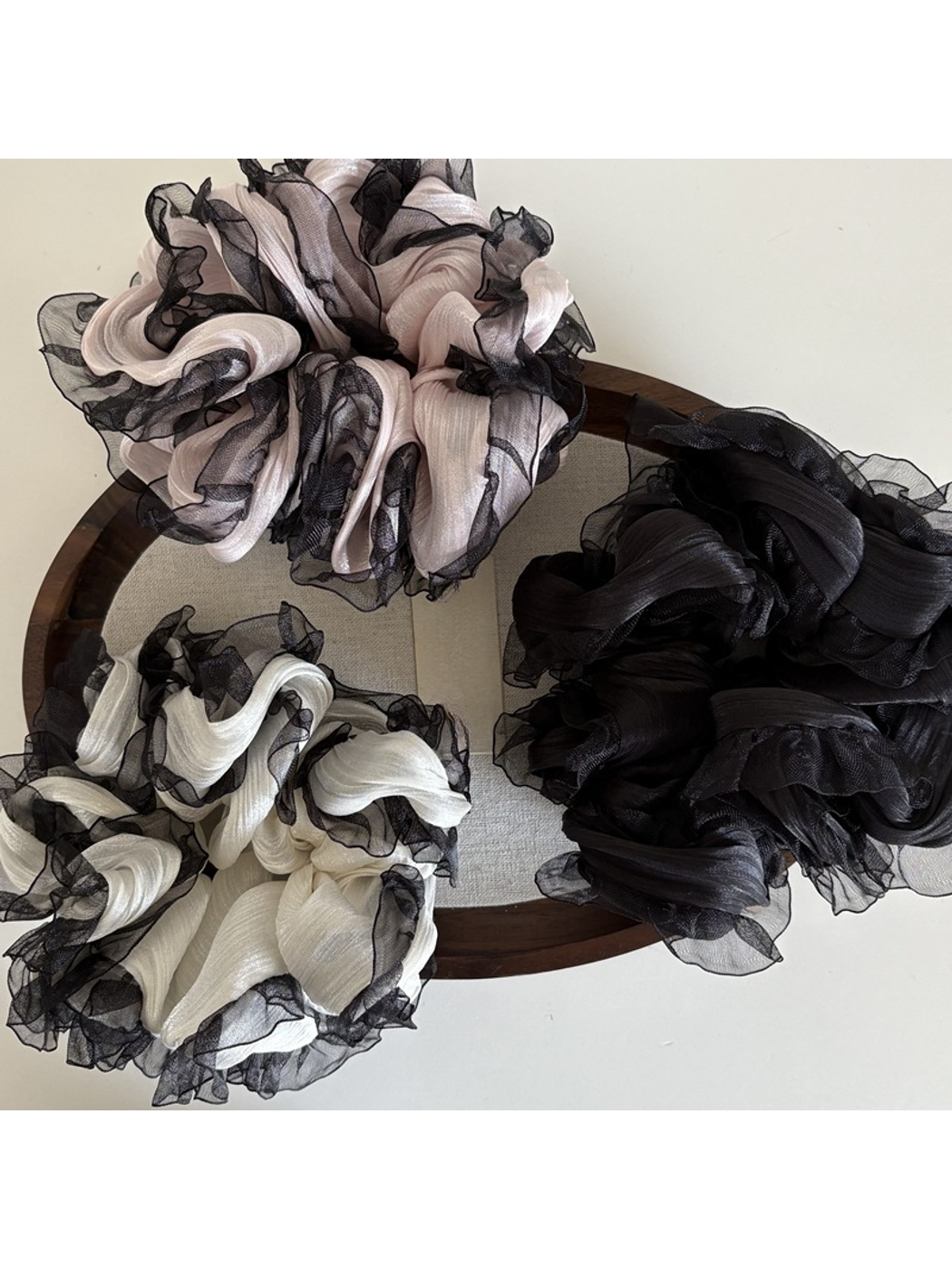 Gifty - Ruffled Cloud Shape Lace Trim Scrunchie