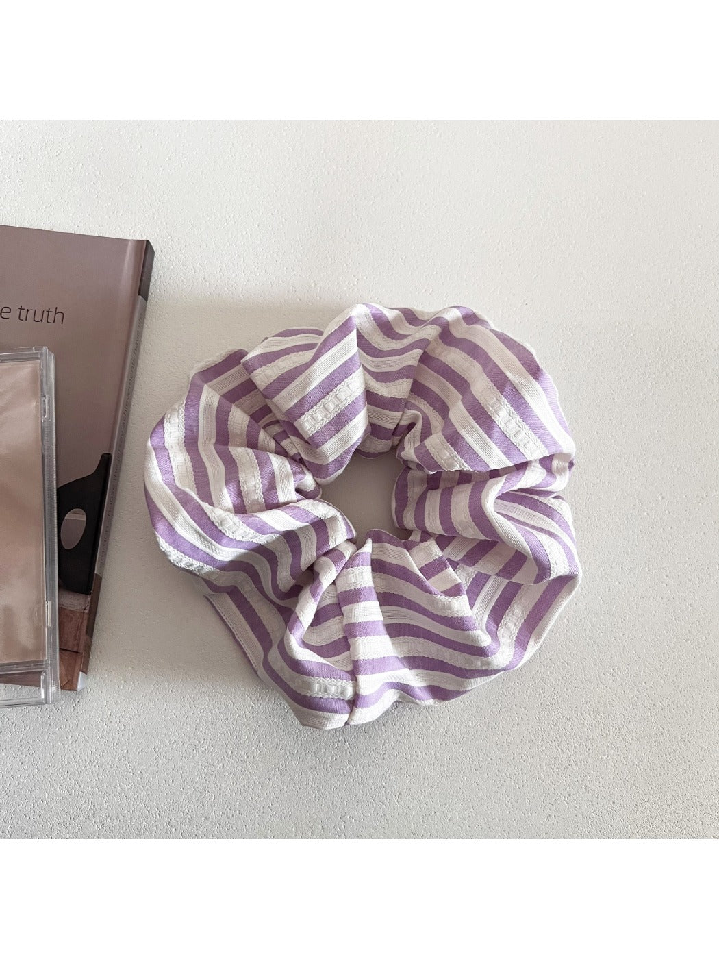 Gifty - Minimalist Colorful Striped Scrunchie