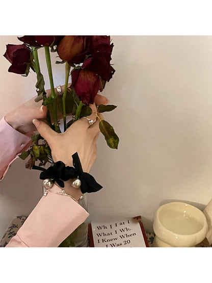 Gifty - Cute Satin Bow Scrunchie