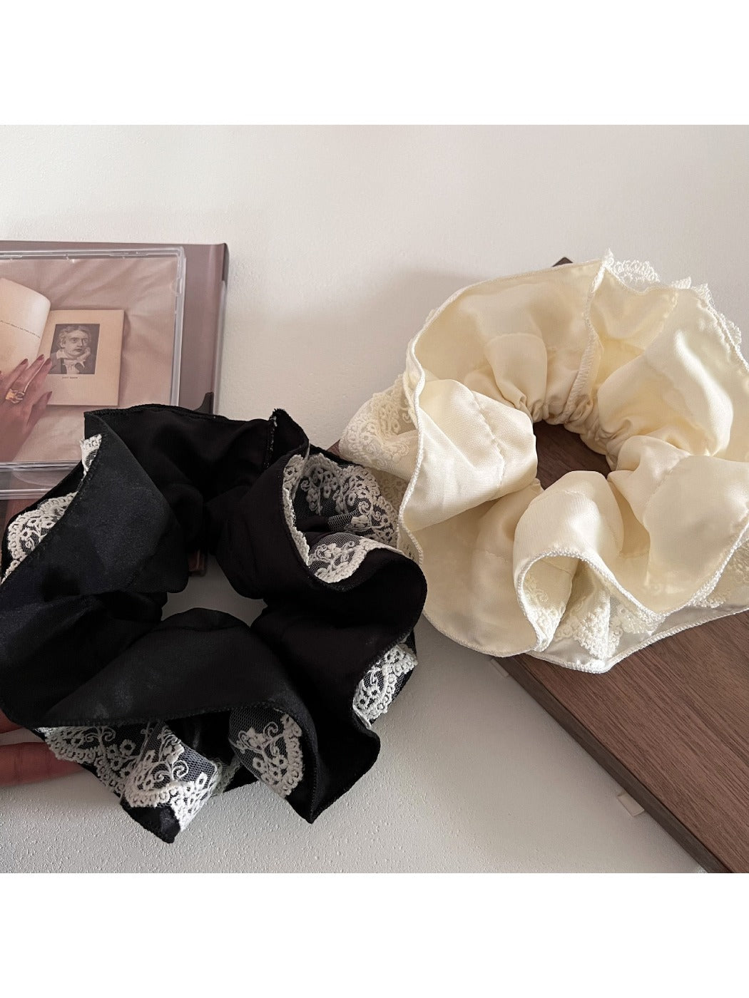 Gifty - Vintage Lace Trim Scrunchie