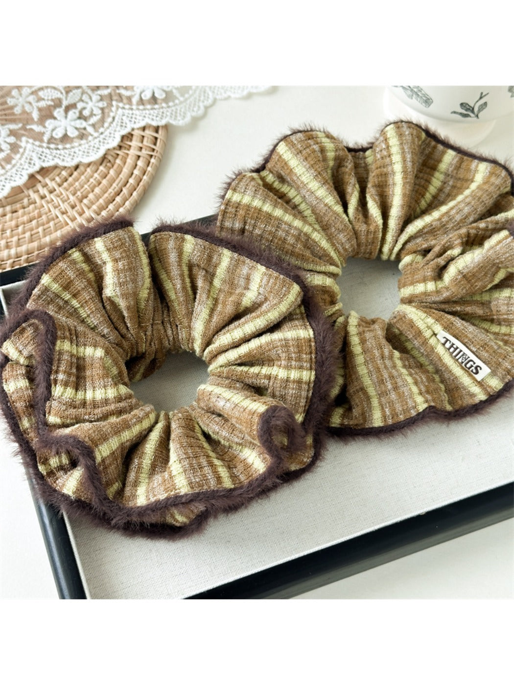 Gifty - Relaxed Style Striped Scrunchie