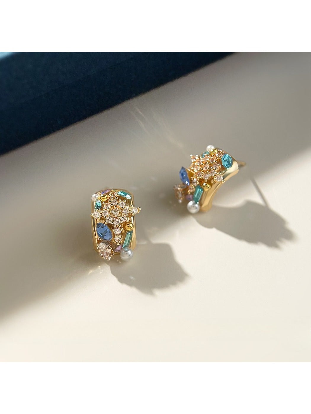 Earedge - Multicolor Small Geometric Stud