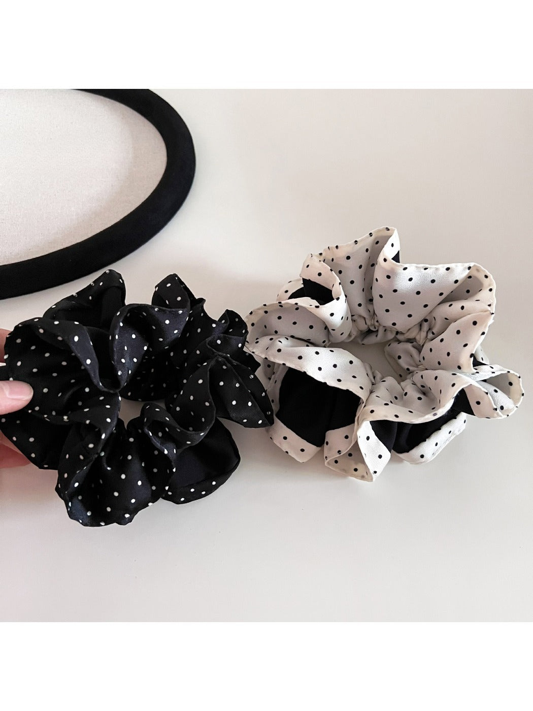 Gifty - Elegant Satin Polka Dot Scrunchie